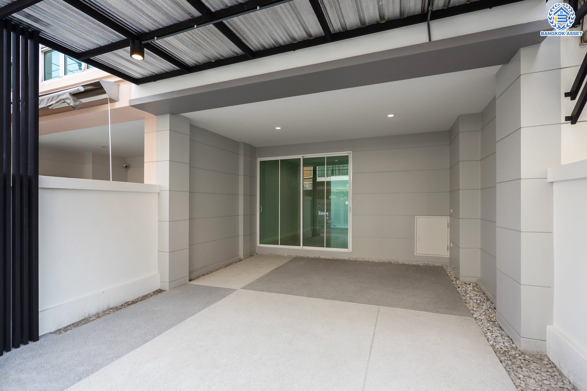 บ้านมือสองตกแต่งใหม่ ม.เดอะพาร์ค ลาดพร้าววังหิน78 ทาวน์โฮม 3 ชั้นครึ่ง เนื้อที่ 16 ตร.ว. ฟังก์ชันจัดเต็ม 3 ห้องนอน (มีห้องน้ำในตัวทุกห้อง) 4 ห้องน้ำ จอดรถได้1 คัน บนทำเลเชื่อมต่อหลายเส้นทาง ใกล้เซ็นทรัลลาดพร้าว เมเจอร์รัชโยธิน ม.ราชภัฏจันทรเกษม ทางด่วน "ฉลองรัช" และรถไฟฟ้าสายสีเขียว "สถานีเสนานิคม"